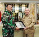 H. Muhidin Bersama Panglima Komando Gabungan Wilayah Pertahanan 1 Letjen Kunto Arief Wibowo IMG-20261011-WA0030